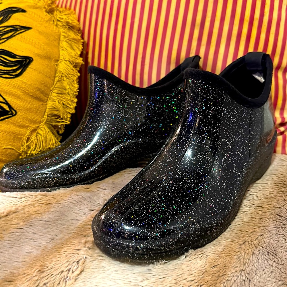Brand new never worn adorable glitter rain booties